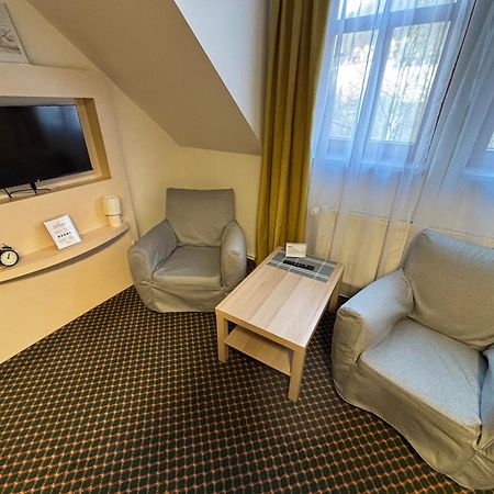 Excellent Apartments In Spa City Center 5 Min Walk From The Colonnade การ์โลวีวารี ภายนอก รูปภาพ