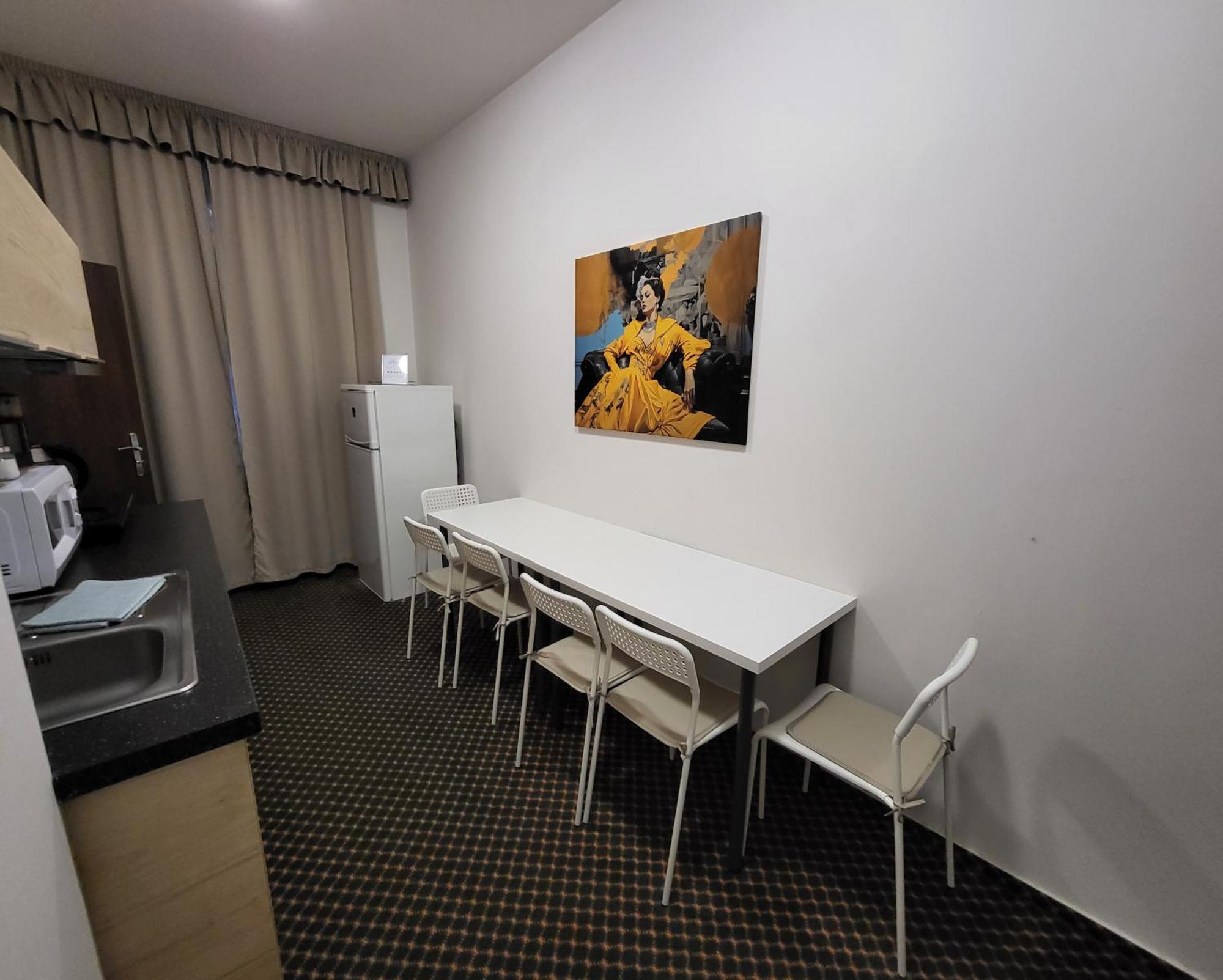 Excellent Apartments In Spa City Center 5 Min Walk From The Colonnade การ์โลวีวารี ภายนอก รูปภาพ